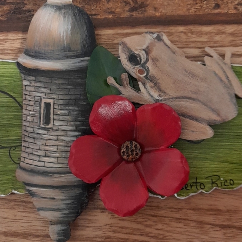 Rustic Wooden Key Holder with Red Flower and Coqui Design - Picture 5 of 11